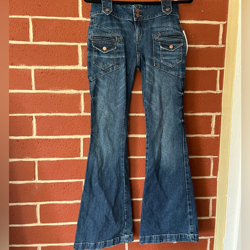 BRAND NEW WITH TAGS low waist y2k flare jeans from urban outfitters.